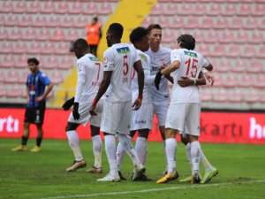 Clinton N’jie Gol Sayısını 3’e Yükseltti