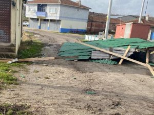 Tekirdağ’da Şiddetli Rüzgar Çatı Uçurdu