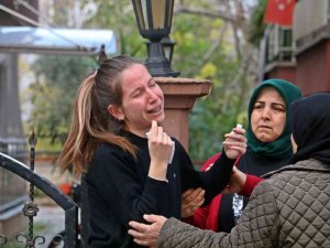 Dedesinin Öldüğü Haberini Alan Genç Kız Gözyaşlarına Boğuldu
