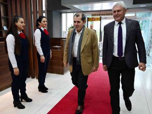 Galatasaray Başkanı Dursun Özbek, Kemer’de Ziyaretlerde Bulundu