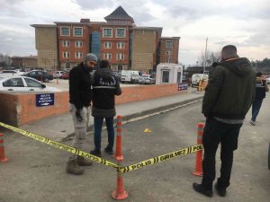 Adliye Önünde Çıkan Tartışma Kanlı Bitti :1 Yaralı
