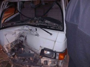 Yalova’da Ağaca Çarpan Panelvanın Sürücüsü Yaralandı