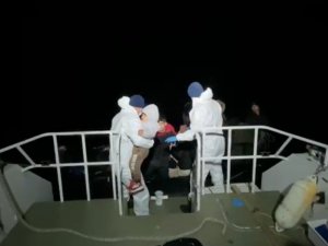 Yunan Unsurlarınca Ölüme Terk Edilen 21 Kaçak Göçmen Kurtarıldı