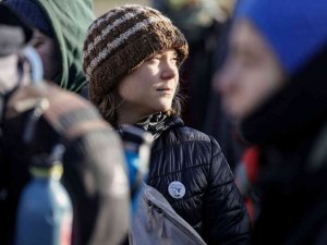 Çevre Aktivisti Greta Thunberg Maden Bölgesinden Yaka Paça Uzaklaştırıldı