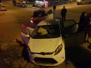 Safranbolu’da 2 Otomobil Çarpıştı, Araçlarda Maddi Hasar Oluştu