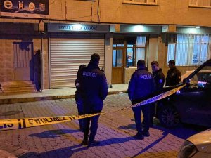 Kağıthane’de Motosikletli Maskeli Saldırganlar Kıraathaneye Silahlı Saldırı Düzenledi: 1’i Ağır 3 Yaralı