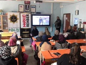 Simav’da Tubi̇m Tarafından 131 Anne Ve Anne Adayına Eğitim Verildi