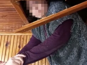 Beyoğlu’nda Fetö Firarisi Kadının Tavan Arasında Yakalandığı Anlar Kamerada