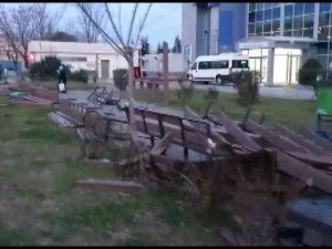 Bursa’da Lodos Kamelyaları Parçaladı, Esnaf Tezgah Açamadı