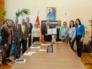 Başkan Soyer, Zehirsiz Kent İ̇zmir İçin İmza Attı