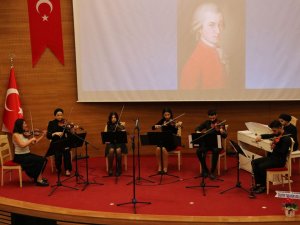 Üniversite Öğrencilerinin Orkestra Konserine Büyük İlgi