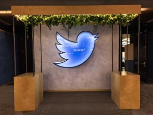 Twitter, Ofisindeki Eşyaları Açık Artırmayla Satıyor