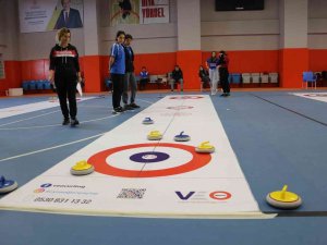 Floor Curlingde Şampiyonlar Ödüllendirildi