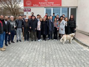 12 Kuaför Ve Berber Huzurevini Ziyaret Edip Yaşlıların Saçlarına Bakım Yaptı