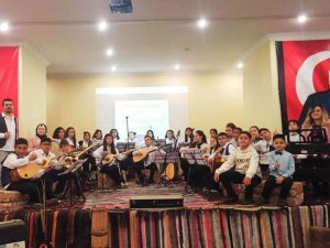 Söyledikleri Türkülerle Gönüllere Dokundular