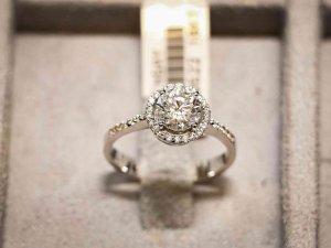 "Ünlülerin Gizli Tercihi" Laboratuvarda Üretilen Mozanit Taşı