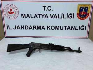 Jandarma Operasyonunda Kalaşnikof Ele Geçirdi
