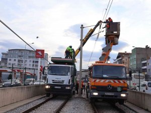 Bursa’da Metro Hattına Çatı Uçtu, Ekipler Seferber Oldu
