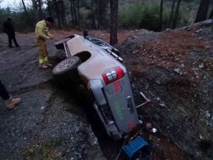 Görevden Dönen Orman İşletmeye Ait Araç Devrildi