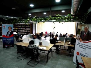 Karesi Millet Kıraathanesi Gençlerin Gözdesi