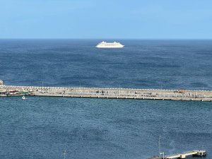 Amasra’ya Gelen Rus Kruvaziyer Liman Usturmaçalarına Çarptı