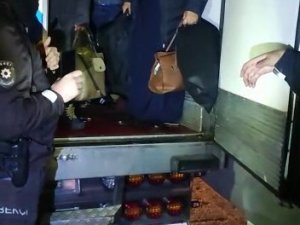 "Et Taşıyoruz" Dediler, Kamyonun Kasasından 23 Kaçak Göçmen Çıktı