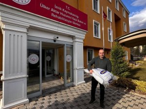 Bursa’da Bir İşadamı Huzurevine Nevresim Hediye Etti