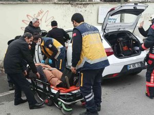 Kontrolden Çıkan Otomobil Duvara Çarptı: 1 Yaralı