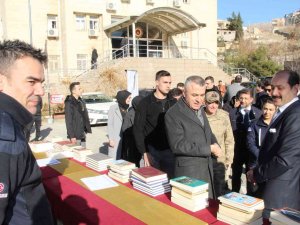 Şırnak’ta ’Kitap İ̇yileştirir’ Kampanyası Başlatıldı