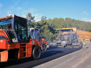 Kavaklıdere’de Yol Çalışmaları Tamamlanıyor