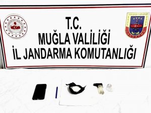 Aracın Sigorta Panelinde Uyuşturucu Yakalandı