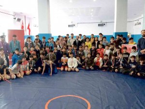 Karaman’da Okul Sporları Güreş Müsabakaları Sona Erdi