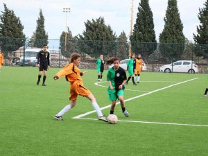 Mehmet Akif Ersoy Anadolu Lisesi Kızları Futbolda Şampiyon Oldu