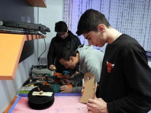 Kepezli Öğrencilerden Deniz Temizliği Aracı