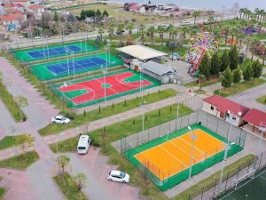 Kavaklı Sahilindeki Spor Sahaları Baştan Yenilendi