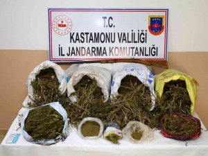 28 Kilo Esrarı Çuvallarda Evinde Saklayan Bir Kişi Gözaltına Alındı