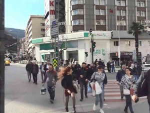 Bursa’da Şiddetli Lodos Zor Anlar Yaşatmaya Devam Ediyor