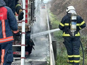 Kamyonun Lastikleri Tutuşunca Otoyol Tek Şeride Düştü