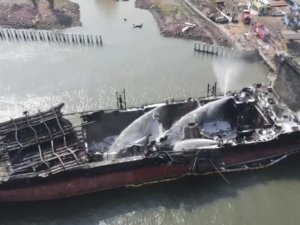 Tayland’daki Petrol Tankeri Patlamasında Bilanço Ağırlaşıyor: 8 Ölü, 4 Yaralı