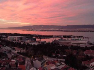İ̇zmit Körfezi İle Birleşen Gökyüzünün Rengi Mest Etti