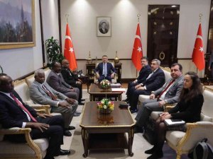 Cumhurbaşkanı Yardımcısı Oktay, Sudan Heyetini Kabul Etti
