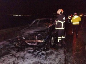 Seyir Halindeki Otomobil Küle Döndü