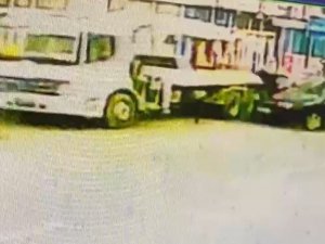 Kars’ta Seyir Halindeki Aracın Çarptığı Kişi Hayatını Kaybetti: O Anlar Kamerada