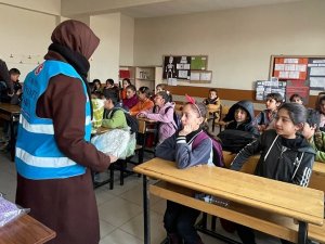 Ağrı’da Minik Eller Üşümeyecek