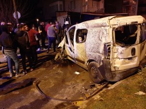 Ticari Araç İşyerine Daldı, Ortalık Savaş Alanına Döndü