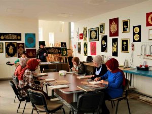 Sabretmeyi ’Naht’ Sanatıyla Öğrendiler