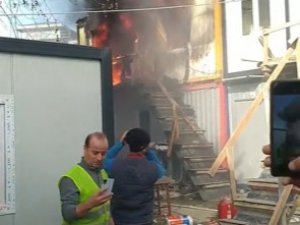 İ̇şçilerin Kaldığı Konteyner Alev Alev Yandı