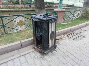 Çöp Kutuları Vandalların Hedefi Olmaktan Kurtulamıyor