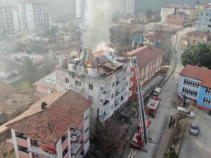 Binanın Çatısında Patlama: Patlama Sonrası Çatı Alev Topuna Döndü