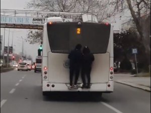 Otobüse Tırmanan Magandaların Tehlikeli Yolculuğu Kameraya Yansıdı